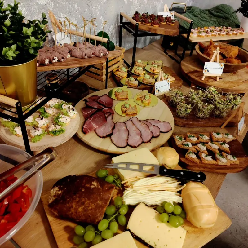 Sýry, masové speciality a domácí pohoštění